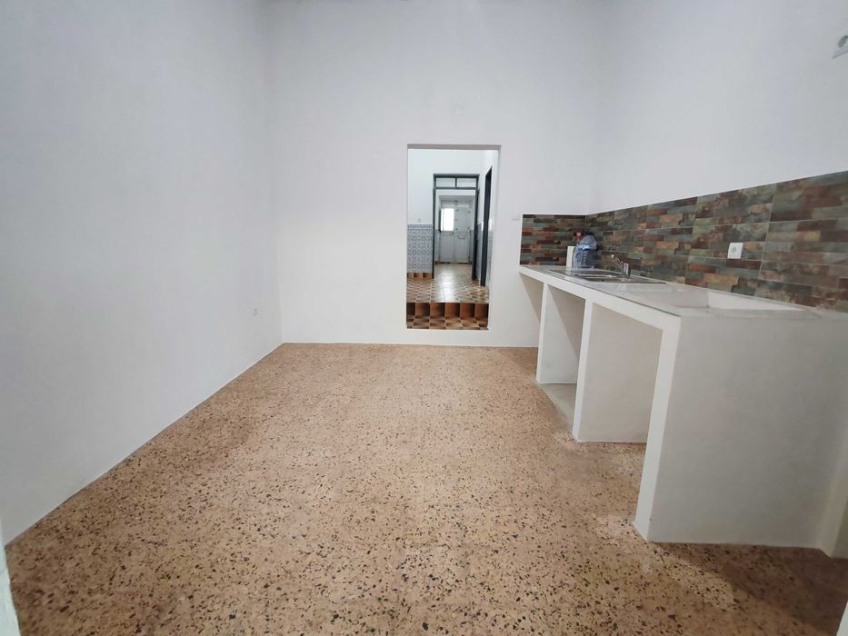 Moradia típica alentejana com quintal e anexos