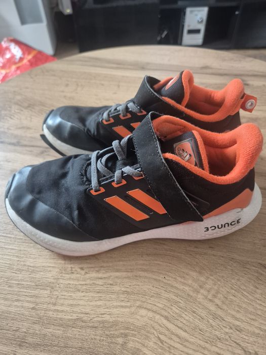 Buty Adidas na hale 35