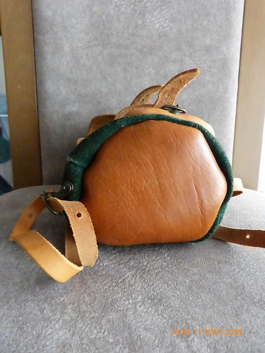 Plecaczek mini ze skóry