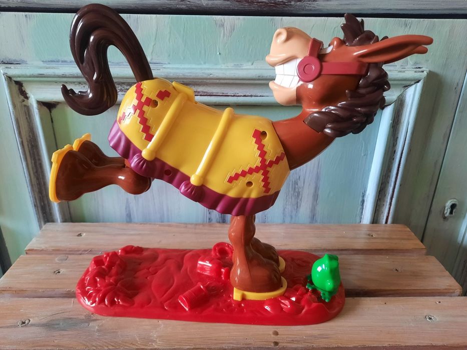 Віслюк, що брикається Hasbro