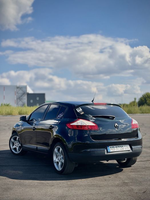 Renault Megane III 2011  | 1.6 бензин | 211 тис.км |