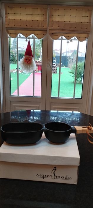 Travessa para aperitivos  com duas divisões com muita capacidade