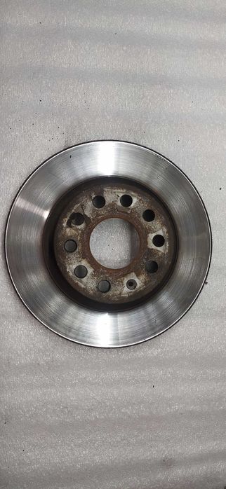 Продам оригінальні передні тормозні диски з колодками на Skoda A5