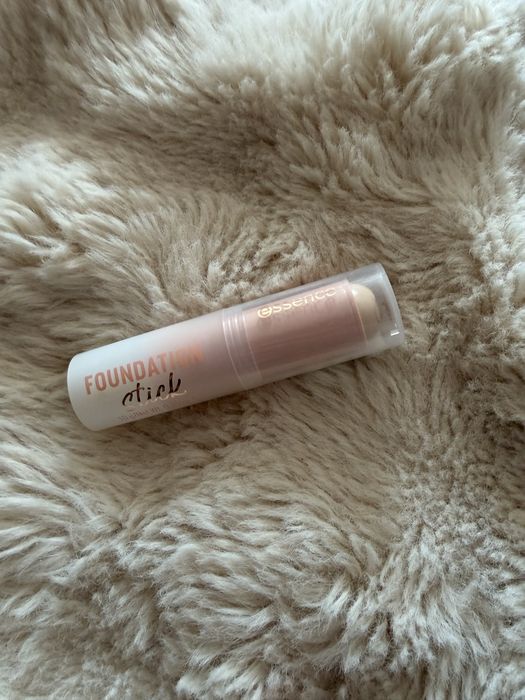 Essence Foundation Stick  Podkład w sztyfcie 50