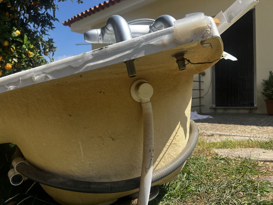 Banheira de Hidromassagem — Funcional, Bom Estado