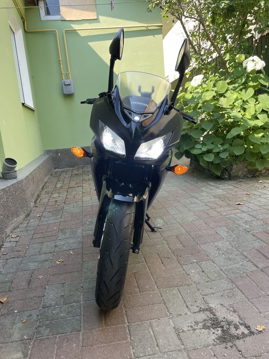 Продам honda Cbr 400r