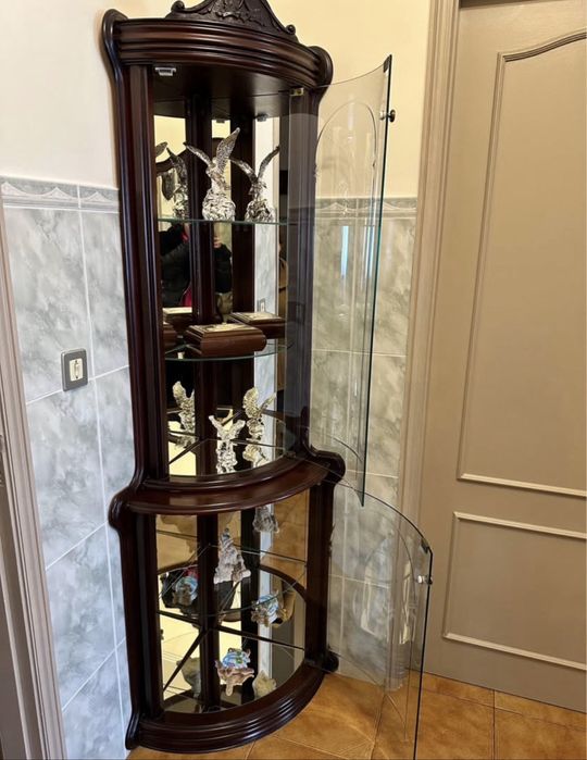 Vitrine de Canto Clássica em Madeira Maciça com Vidro