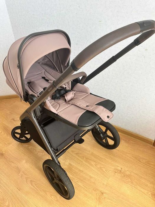 Продаю коляску Carrello Vector 2 в 1 + автолюлька Carrello Vega. Колір Cupcake Beige.