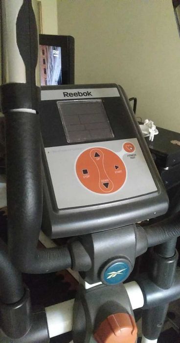 Elíptica Reebok profissional
