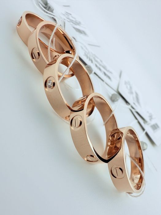 Золоті каблучки нові