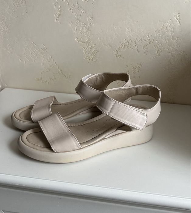 Жіночі босоніжки