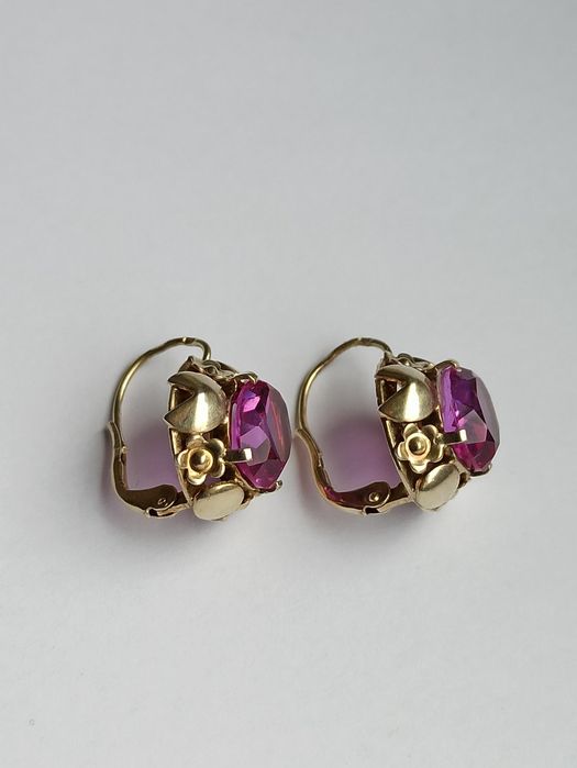 Stare pozłacane kolczyki z różowym oczkiem