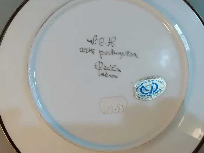Prato pintado à mão com abas em metal quimica V.C.M V.C.H (arte portuguesa)*