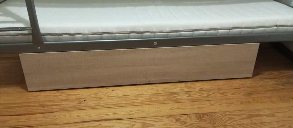 Beliche IKEA com colchões e gaveta arrumação