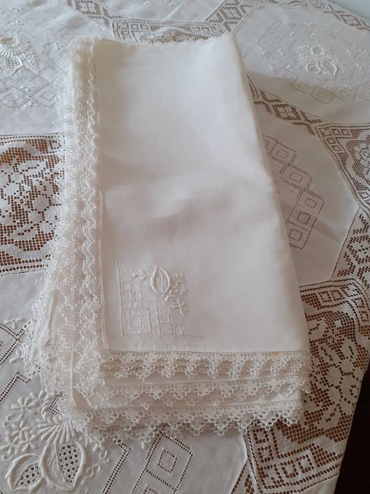 Toalha de linho e renda