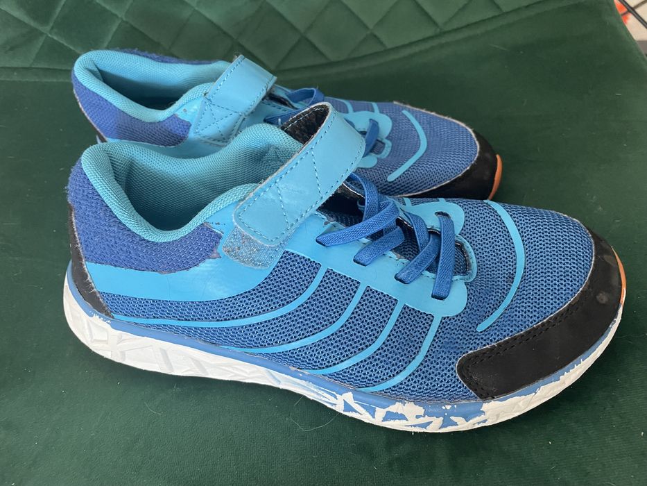 Niebieskie sneakersy chłopięce Vty z zapięciem na rzep 36