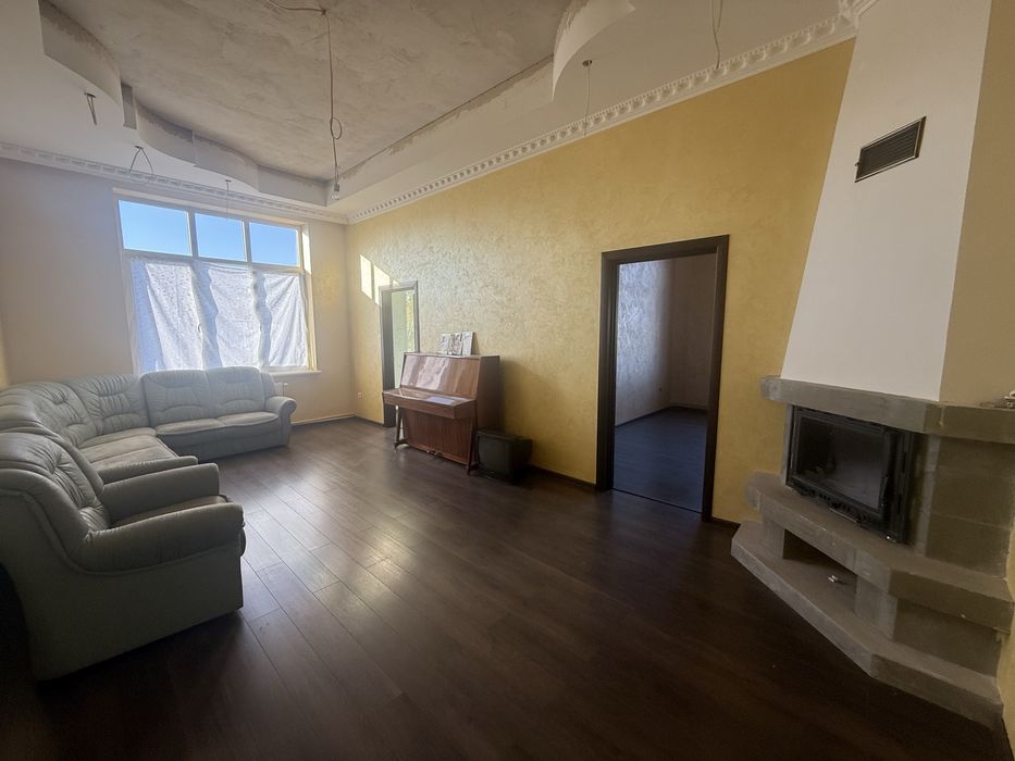 Продаж ексклюзивної 3-кімнатної квартири в центрі Самбора
