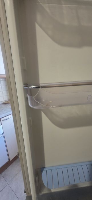 Полностью рабочий холодильник Indesit C132G.016