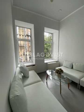 Продаж Будівлі в центрі міста біля метро Фасад  Скоропадського 3