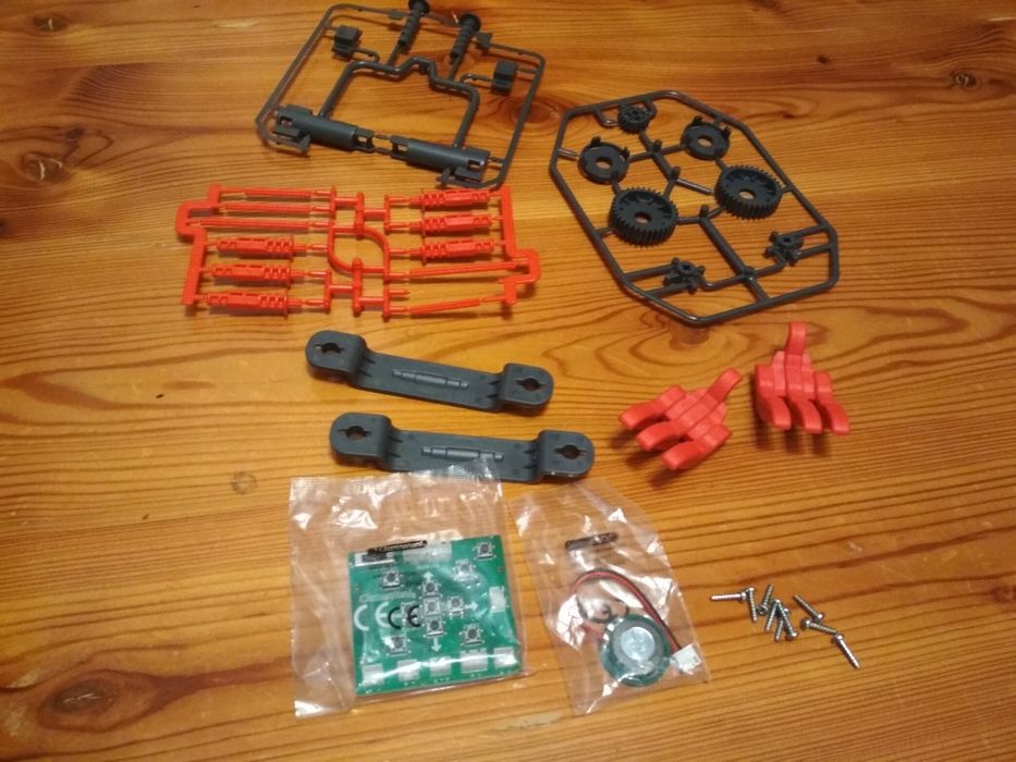 Clementoni Evolution Robot do złożenia sterowany smartfonem