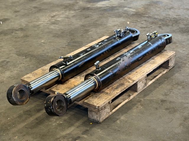 SIŁOWNIK hydrauliczny do wiertnicy L-1490 używany komplet 2 szt