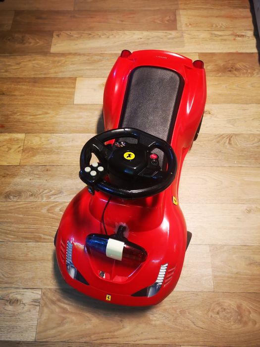 samochód Ferrari dla malucha
