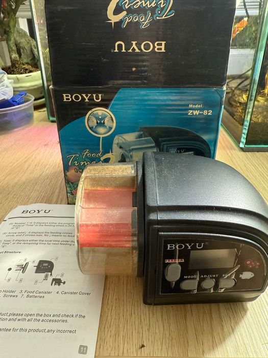 BOYU ZW-82 karmnik automatyczny