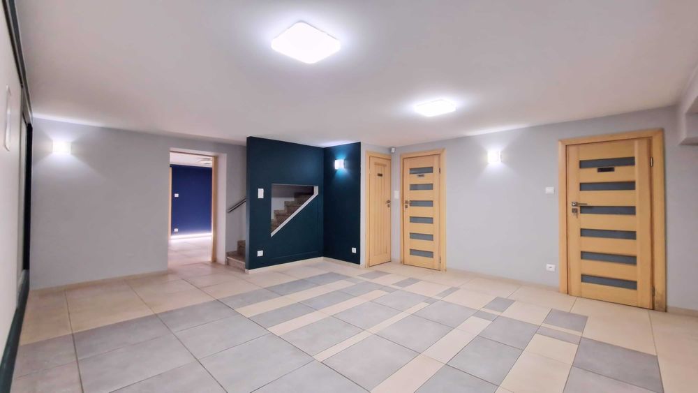 Radogoszcz - reprezentacyjny segment do wynajęcia / biuro - usługi