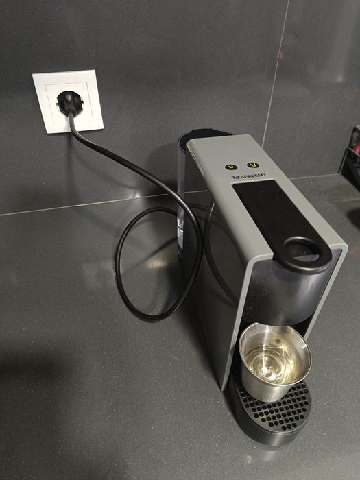 AVARIADA Maquina café essenza mini
