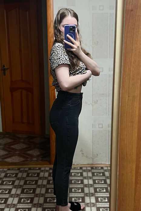 Продаю джинси mom