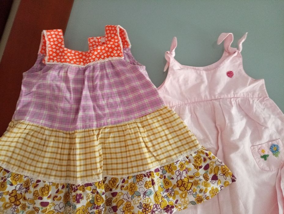 2 vestidos de menina Petit patapon - 12/18 m   88 cm			Como novos!