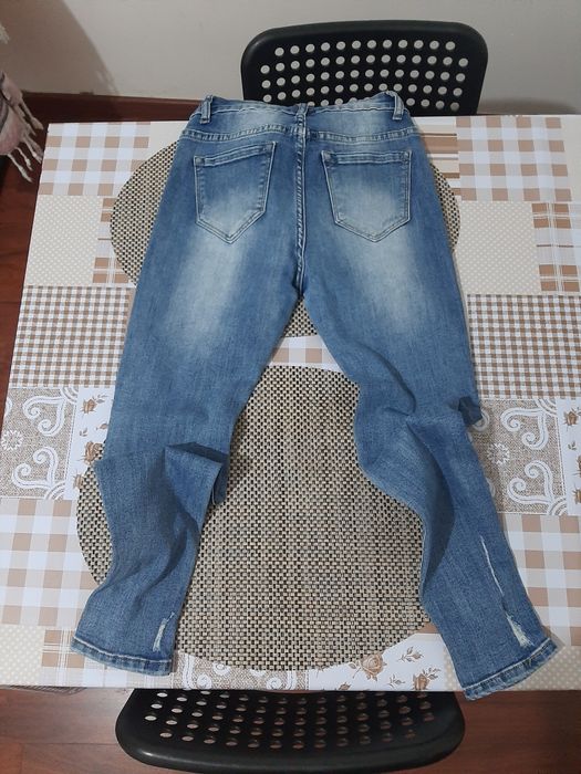 Calça de ganga rasgada