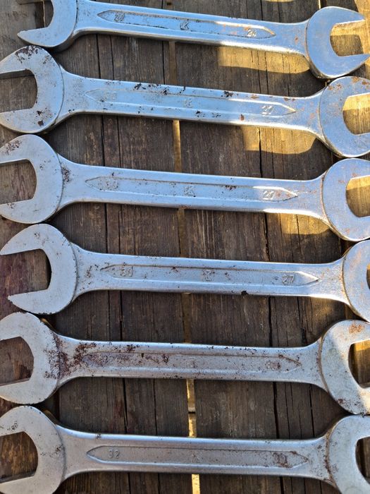 Гаечные рожковые ключи + два советских ключа