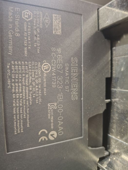 SIEMENS  Simatic ET 200M.

KTP1000 Basic DPSIEMENS

KT