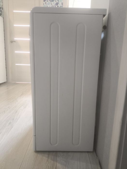 Продам Стиралку Indesit IWSC61051 рабочая