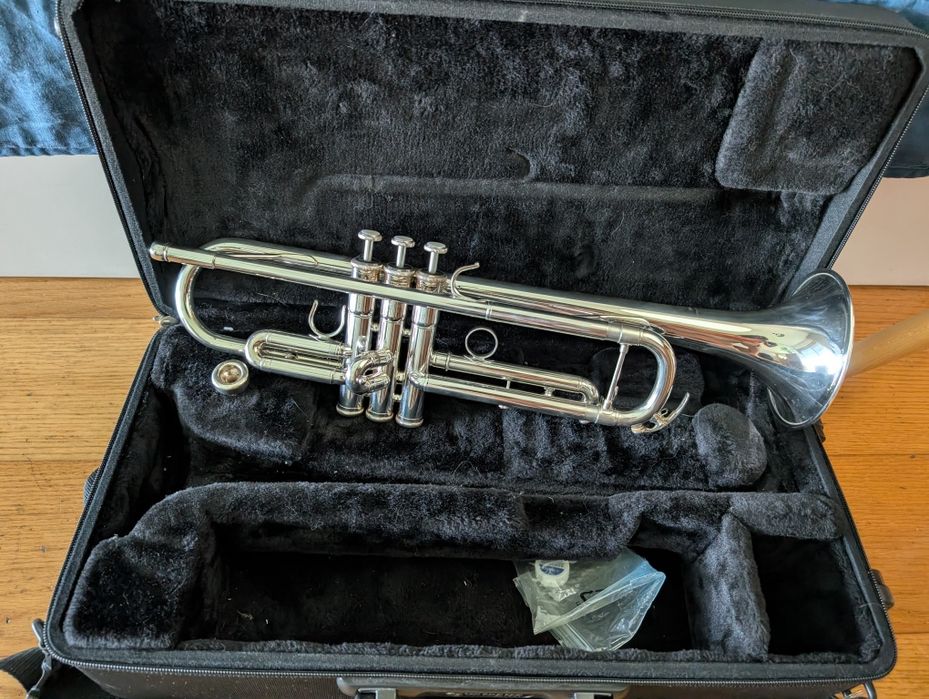 Trompete Prateada Yamaha 4335GII