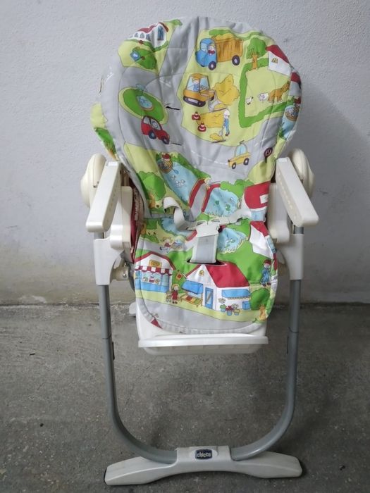 Cadeira de refeição Chicco usada.
