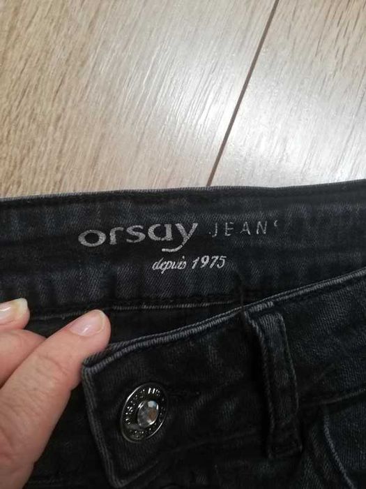 Czarne jeansy orsay