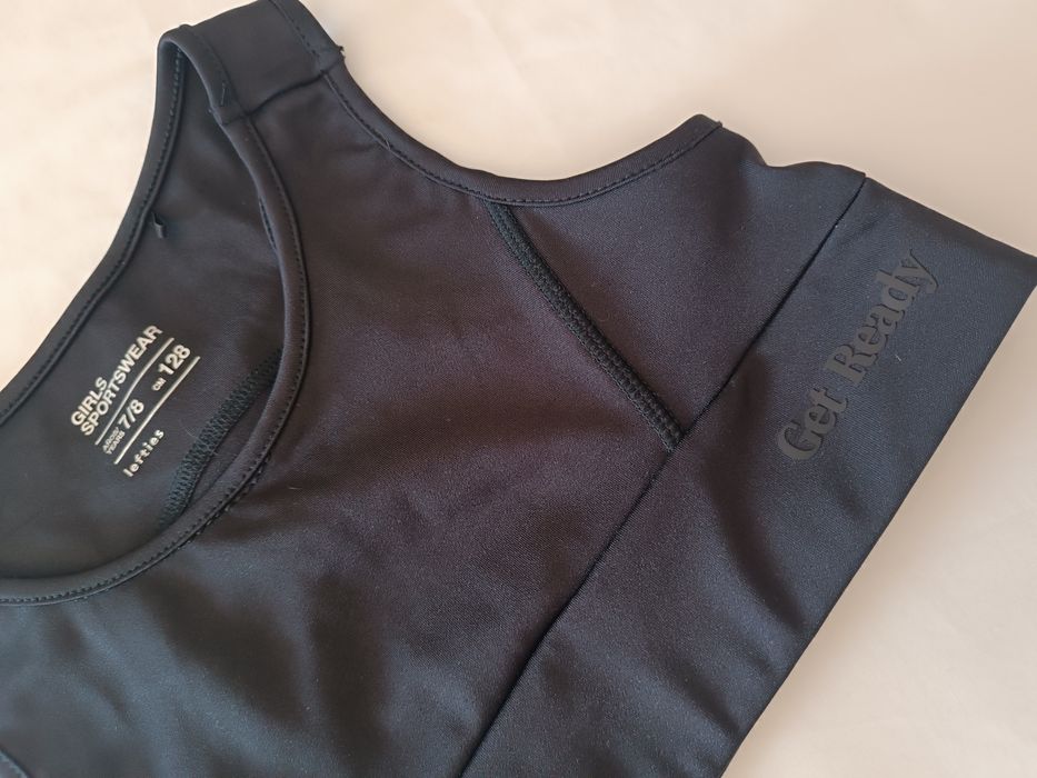Top Preto Desportivo. Menina 7 a 8 Anos. Novo
