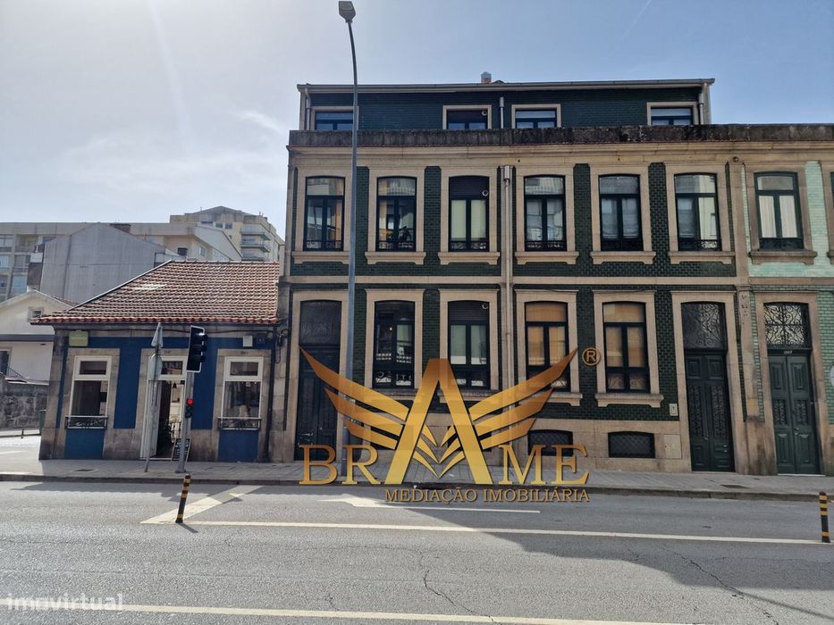 Apartamento T2 Com Lugar De Garagem | Rua Da Constituição - Porto