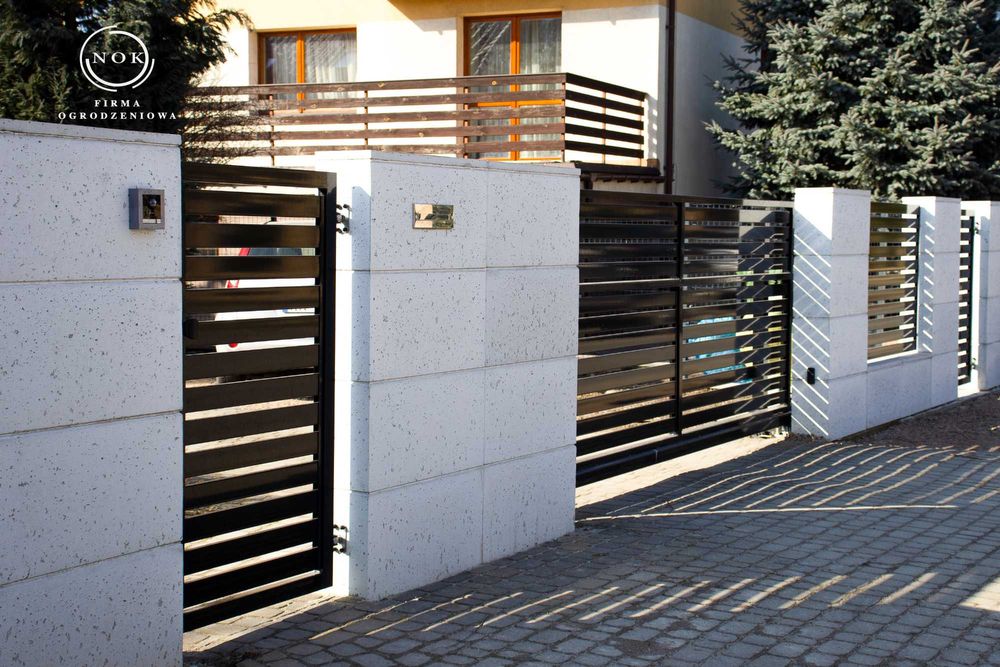 Ogrodzenie z bloczków oraz fundamenty, Niepołomice