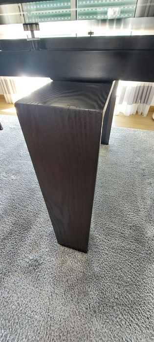 Mesa em vidro e madeira wengue