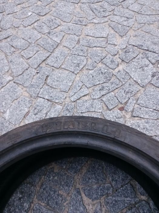 Vendo pneus semi-novos 225/35/18 Pirelli