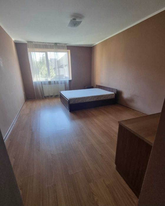 Продаж великої 3 кімнатной квартири Росвигово.