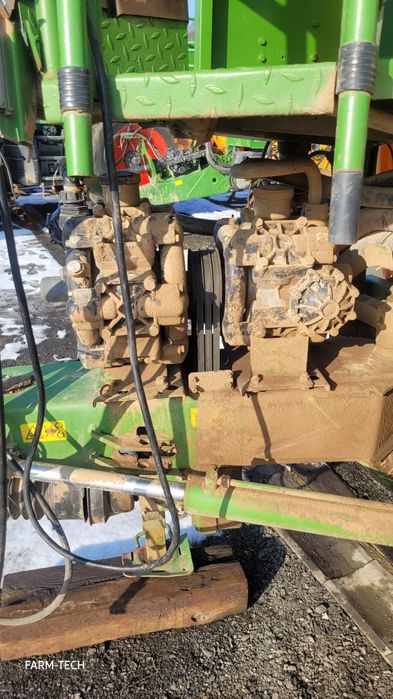 Opryskiwacz AMAZONE UX 4200 Szer. 27 m Amazone