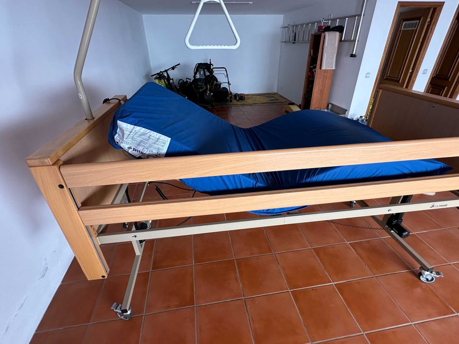 Cama articulada elétrica bom estado com colchão anti escaras
