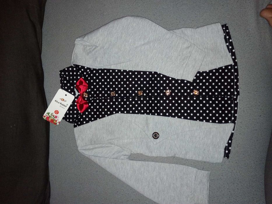 NOWY | Dresowy Garnitur chłopięcy szary z muszką | 104/110 - aktualne