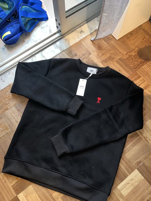 Sweatshirt AMI Paris Preta com Logo Coração  Nova com Etiqueta