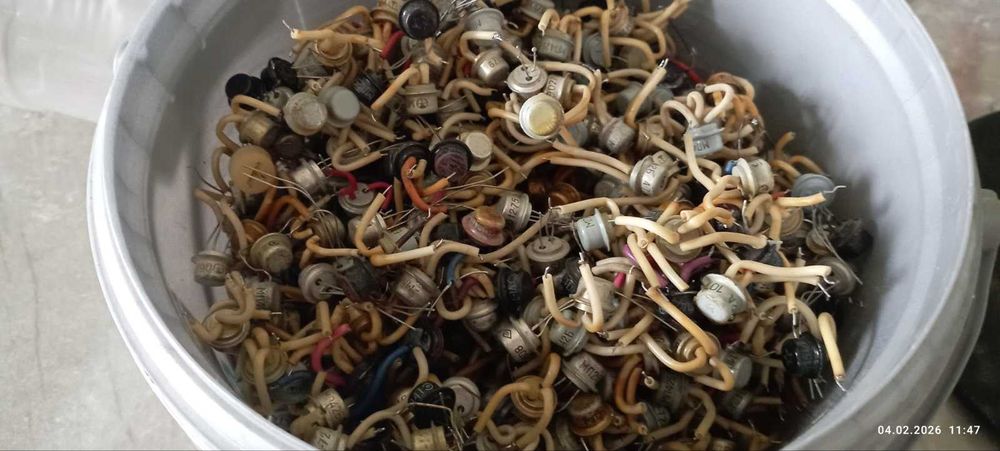 Радіодеталі діоди транзистори срізка