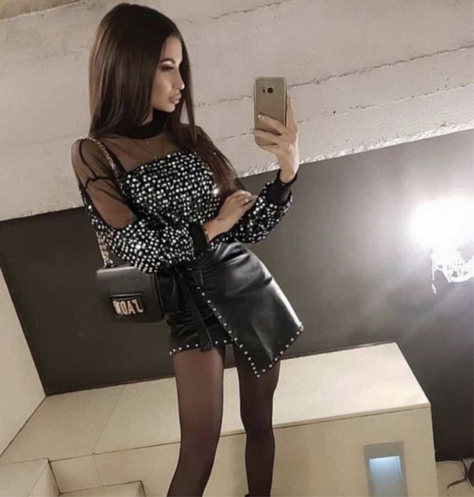 Блуза з паєтками